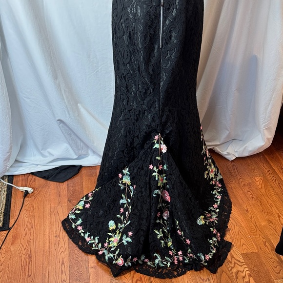 Sherri Hill Black Lace Maxi Skirt with Floral Embroidery - Picture 5 of 7